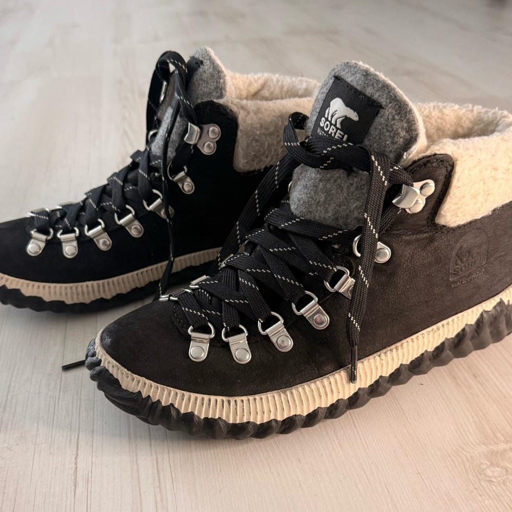 Sorel Black Suede Lace-Up Shearling Trim Hiking Boots